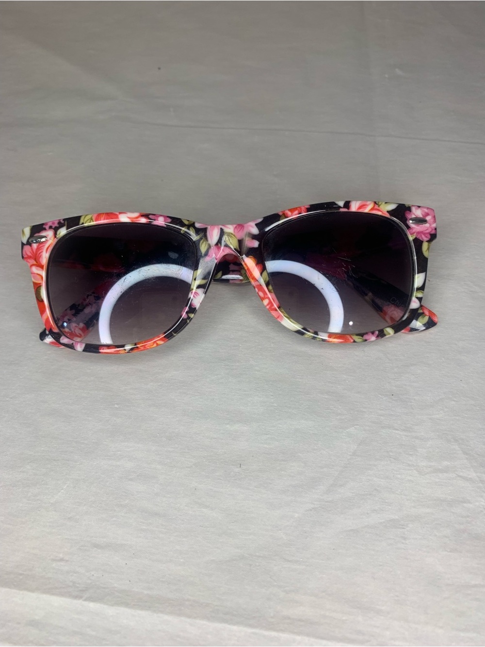 Women's Floral Frame Sunglasses - Pink & Black